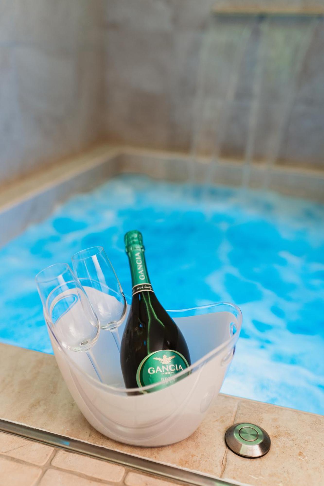 Luxuite Spa Con Piscina E Jacuzzi Alberobello Exterior photo